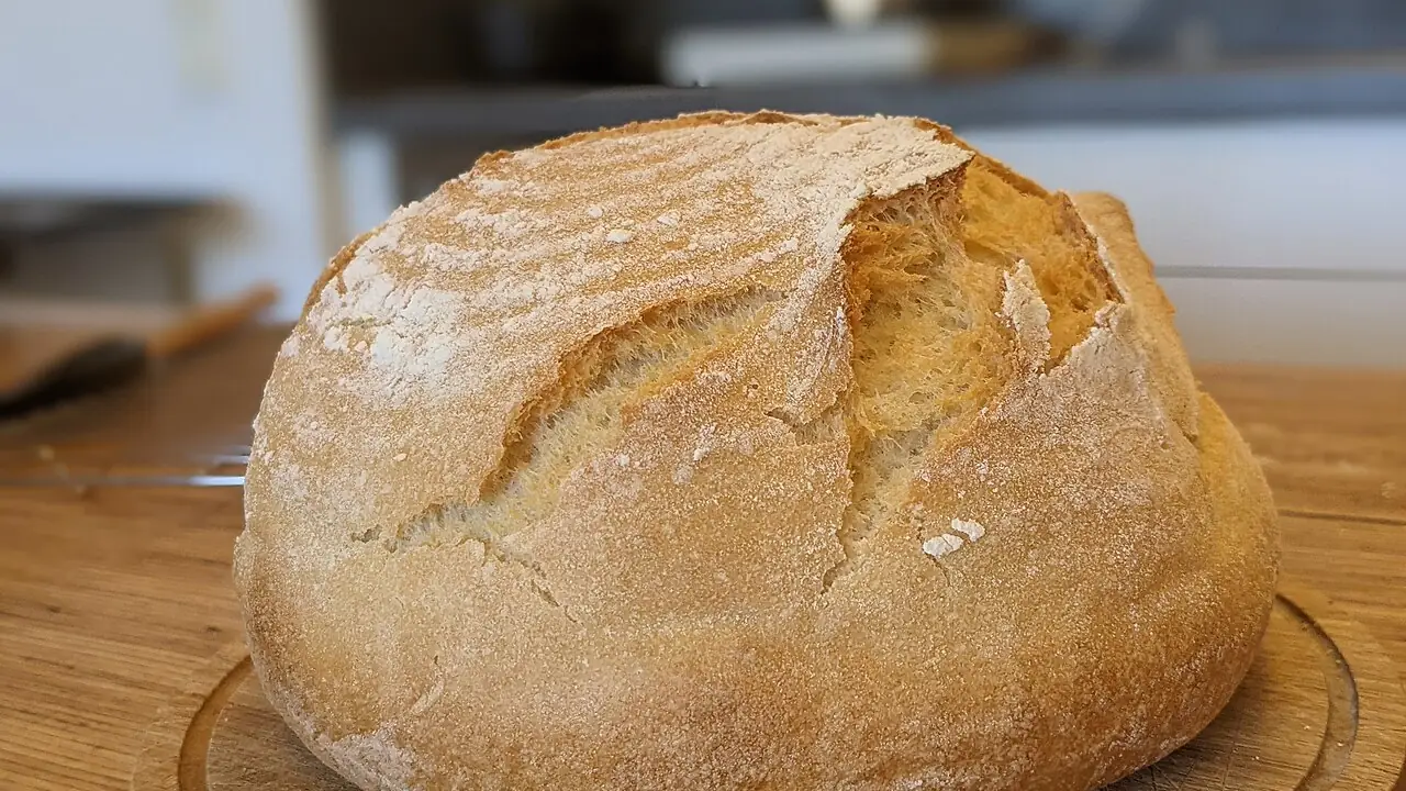Boule de pain à la croûte dorée